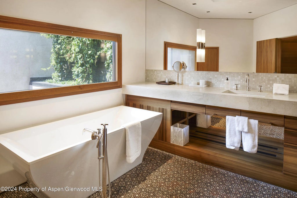 7 of 21 - 255 Conundrum Creek Road, Aspen, CO