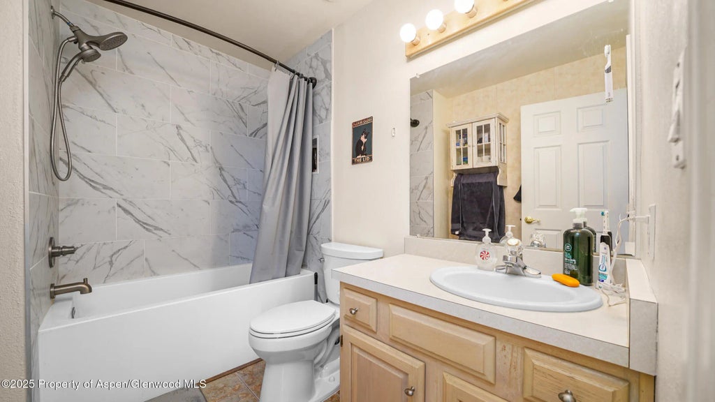 19 of 40 - 949 Edelweiss, Rifle, CO