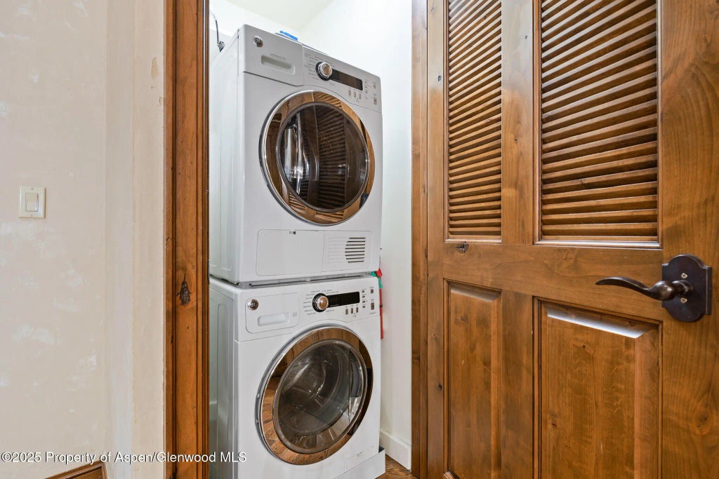 17 of 35 - 415 E Dean St, Unit 38, Week 33, Aspen, CO