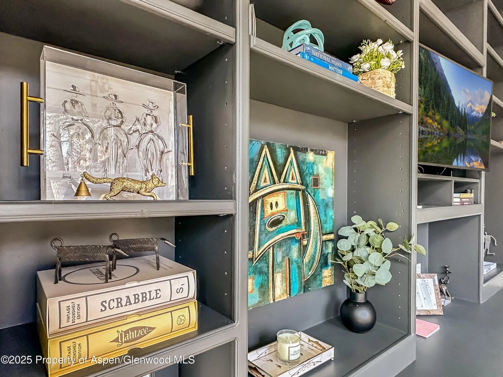 4 of 19 - 1050 Waters Avenue 9, Aspen, CO