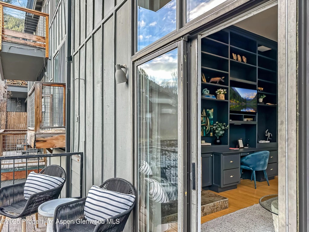 7 of 19 - 1050 Waters Avenue 9, Aspen, CO