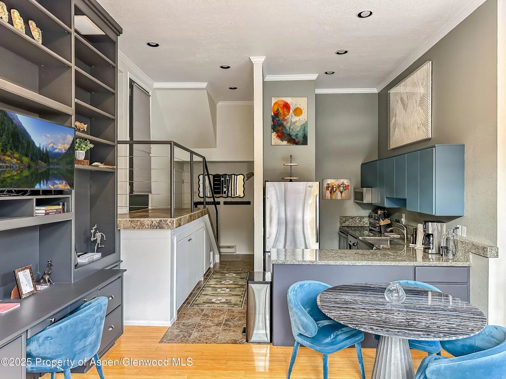 8 of 19 - 1050 Waters Avenue 9, Aspen, CO