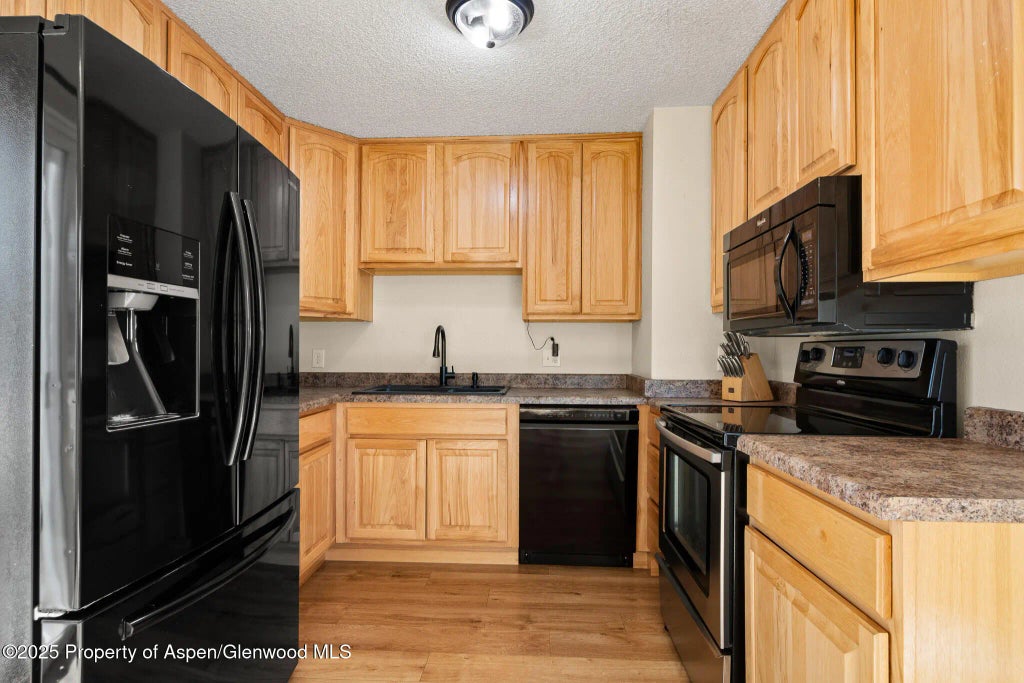 8 of 33 - 864 Hill Street, Meeker, CO