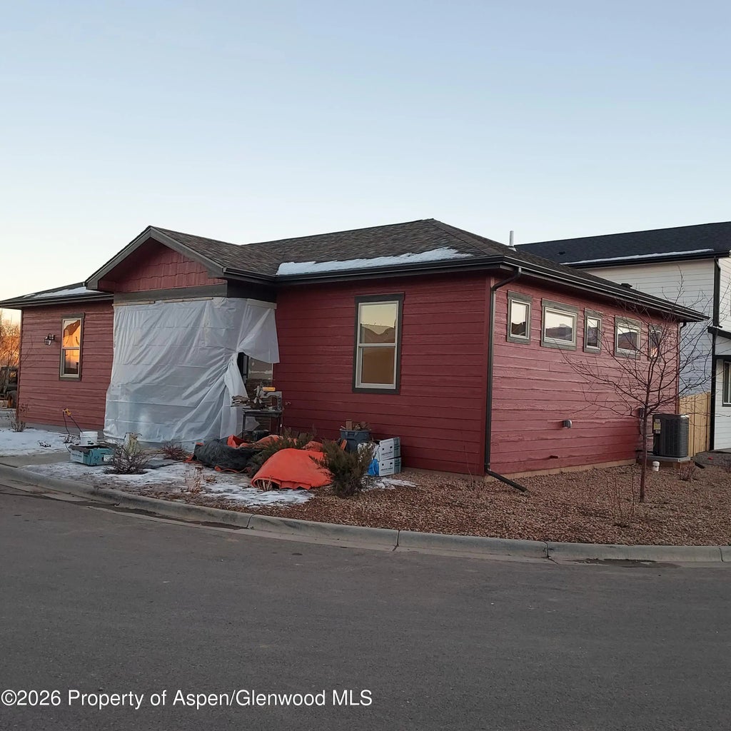 1 of 5 - 1668 Walnut Lp, Rifle, CO