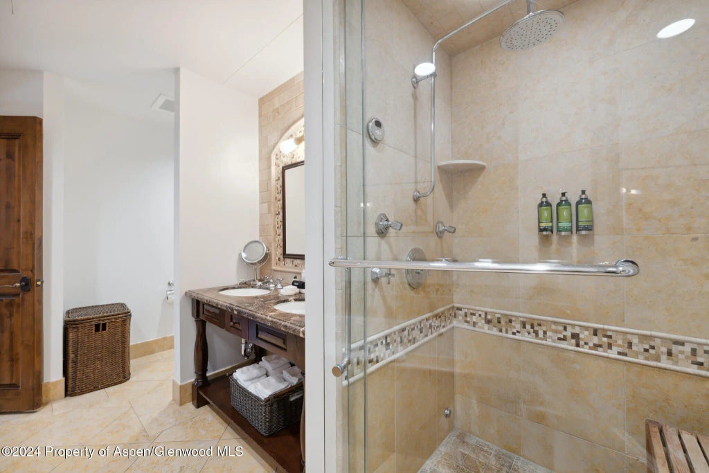 13 of 31 - 415 E Dean St., Unit 3 Week 11, Aspen, CO