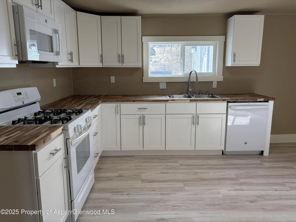 15 of 48 - 245 County Road 338, Parachute, CO