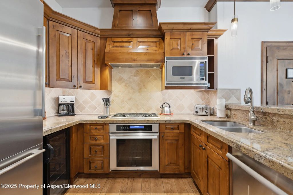 7 of 30 - 415 E Dean St, Unit 4, Weeks 5 & 6, Aspen, CO