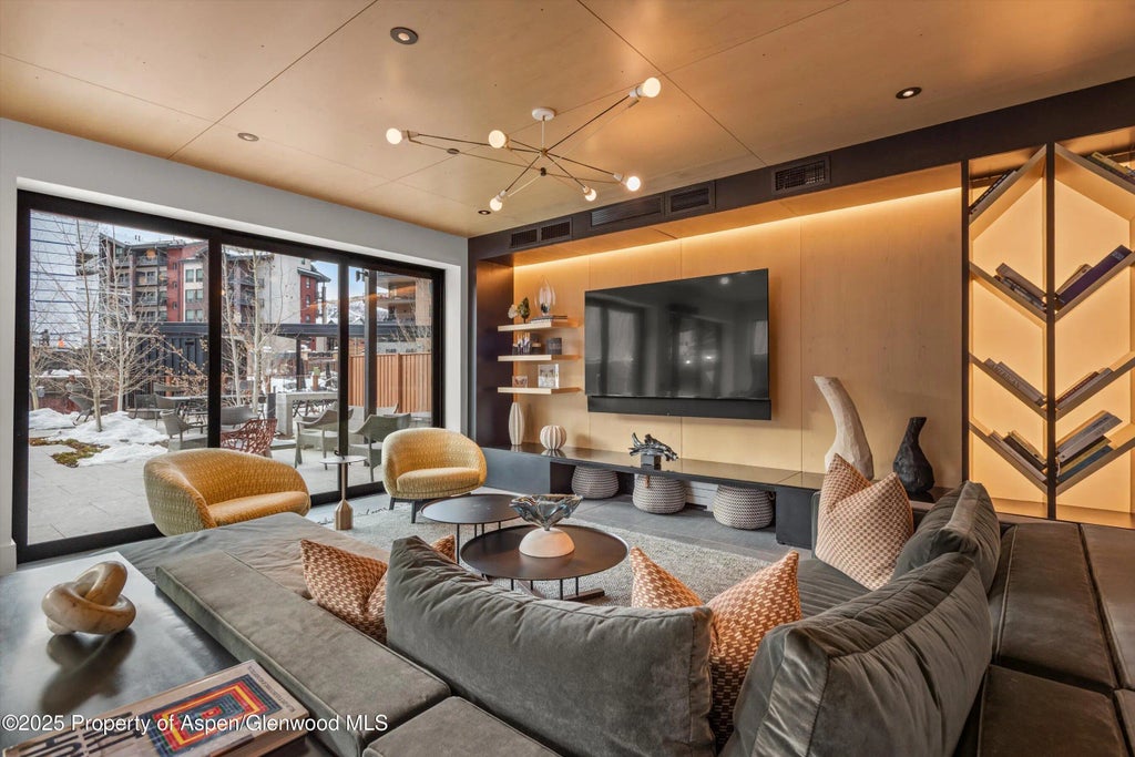 21 of 27 - 119 Wood Road 403, Snowmass Village, CO