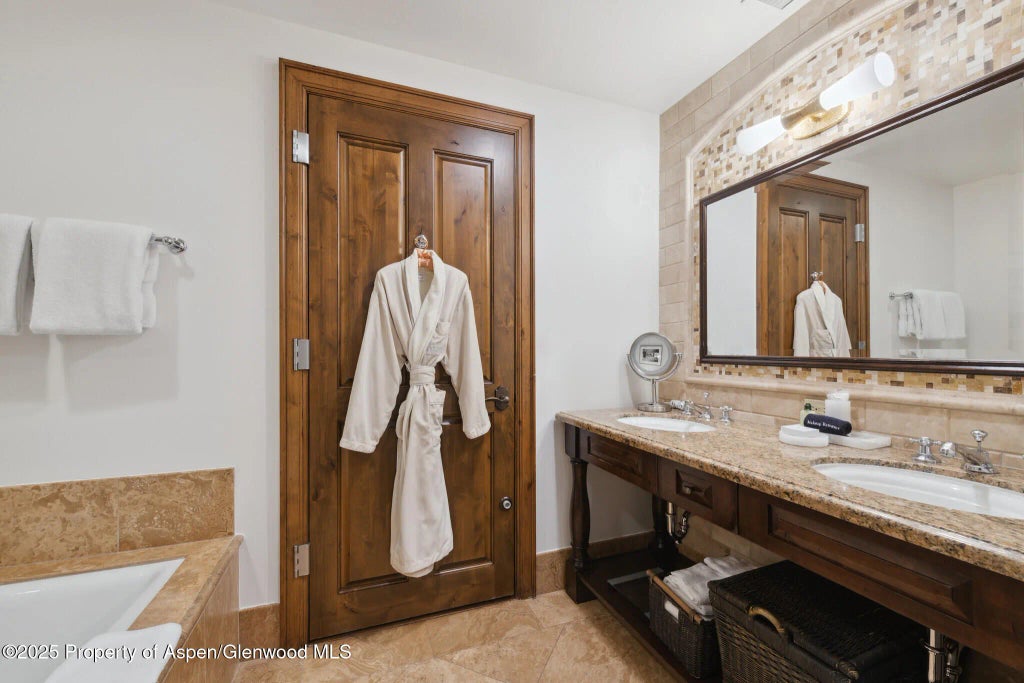 23 of 30 - 415 E Dean St., Unit 15, Week 33, Aspen, CO