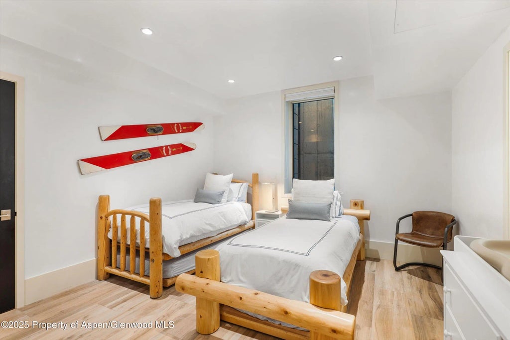 39 of 60 - 63 Smuggler Grove, Aspen, CO