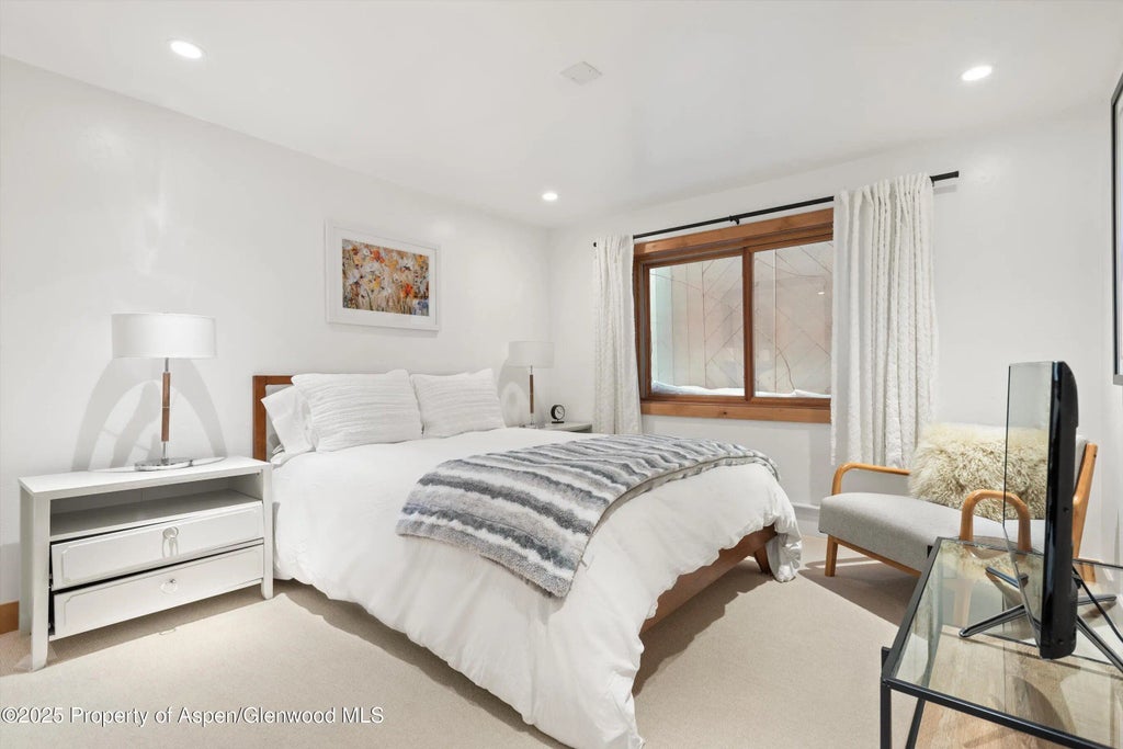 7 of 11 - 1050 Waters Avenue 11, Aspen, CO