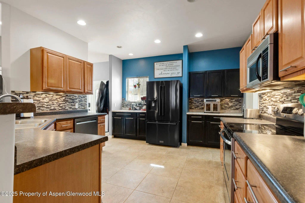 7 of 22 - 42 Eagle Court, Parachute, CO