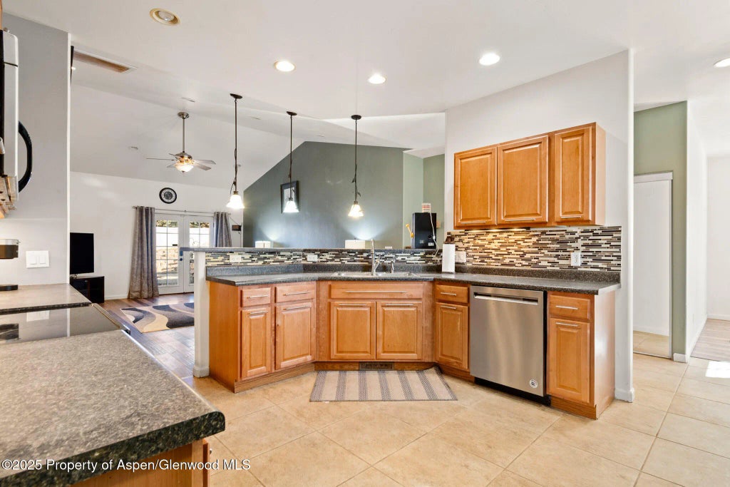 8 of 22 - 42 Eagle Court, Parachute, CO