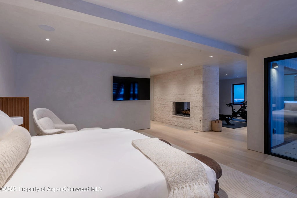 21 of 38 - 609 W Francis Street, Aspen, CO