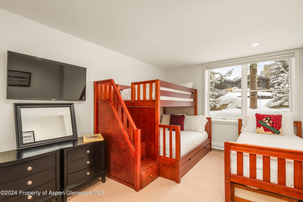 32 of 38 - 927 E Durant Avenue 3, Aspen, CO