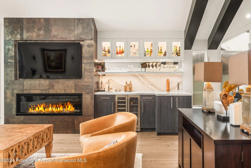 6 of 38 - 927 E Durant Avenue 3, Aspen, CO