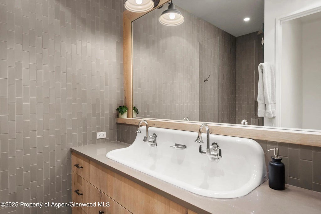 20 of 29 - 103 S Seventh Street, Aspen, CO