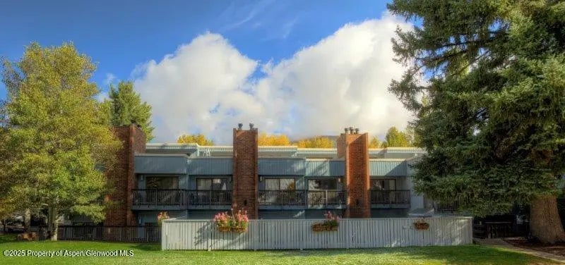 9 of 10 - 232 W Hyman Avenue #4 (wks 10,20) And #8 (wk 43), Aspen, CO