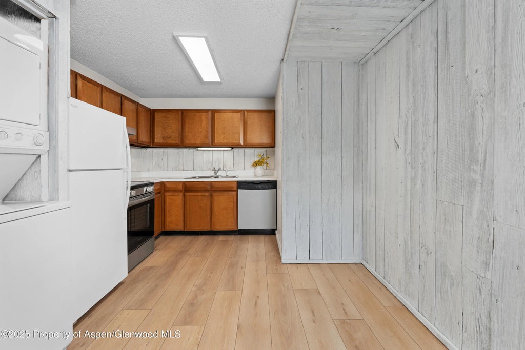 10 of 20 - 700 S Monarch Street 207, Aspen, CO