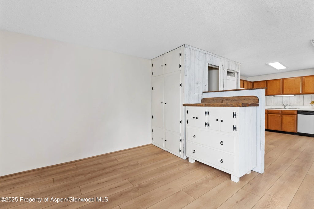 4 of 20 - 700 S Monarch Street 207, Aspen, CO