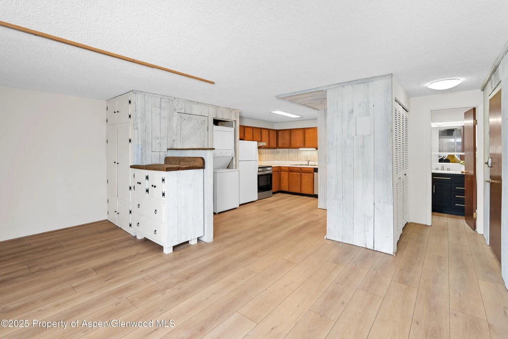 6 of 20 - 700 S Monarch Street 207, Aspen, CO