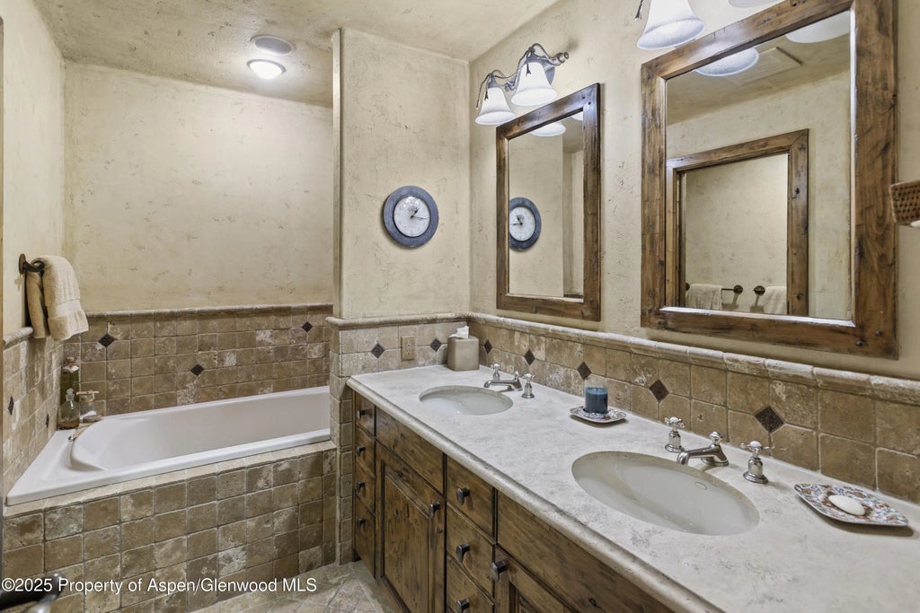 30 of 52 - 425 Wood Road 15 & 16, Snowmass Village, CO