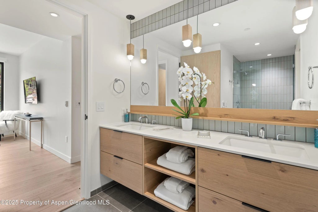 19 of 38 - 119 Wood Road 401, Snowmass Village, CO