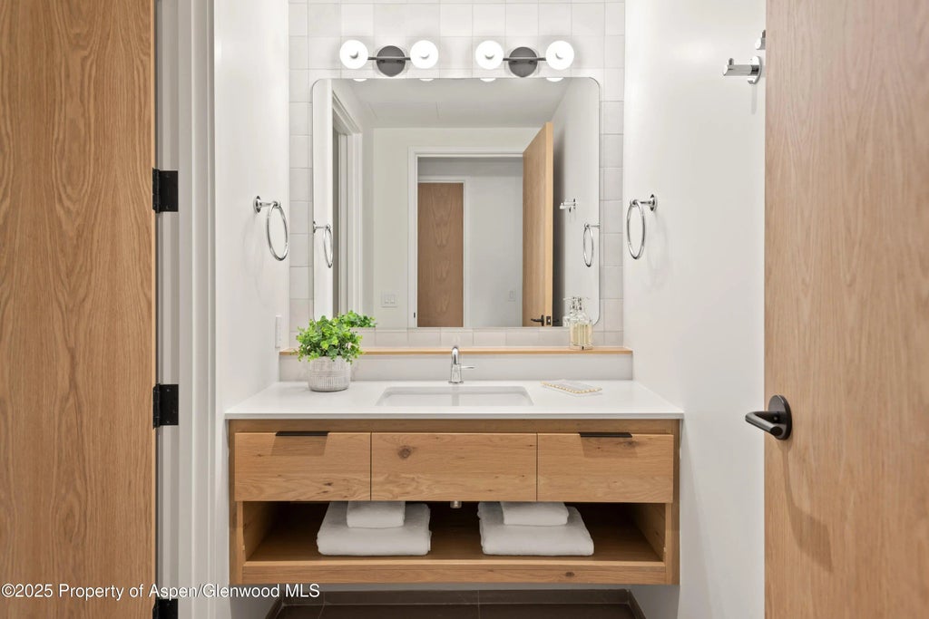 22 of 38 - 119 Wood Road 401, Snowmass Village, CO