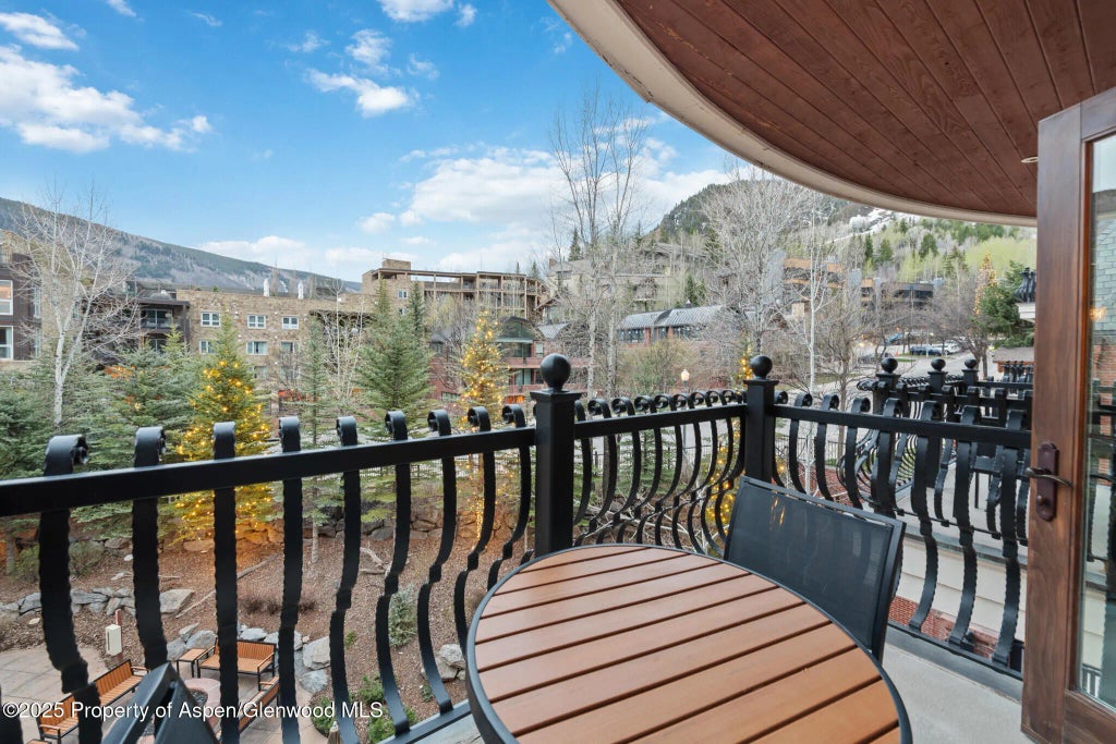 11 of 31 - 415 E Dean St, #35, Week 35, Aspen, CO