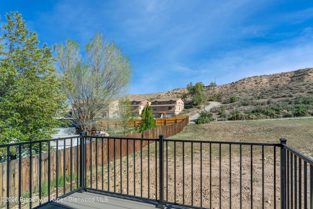 38 of 39 - 353 Roan Court, Silt, CO