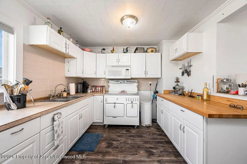 9 of 38 - 581 Denver Avenue, De Beque, CO