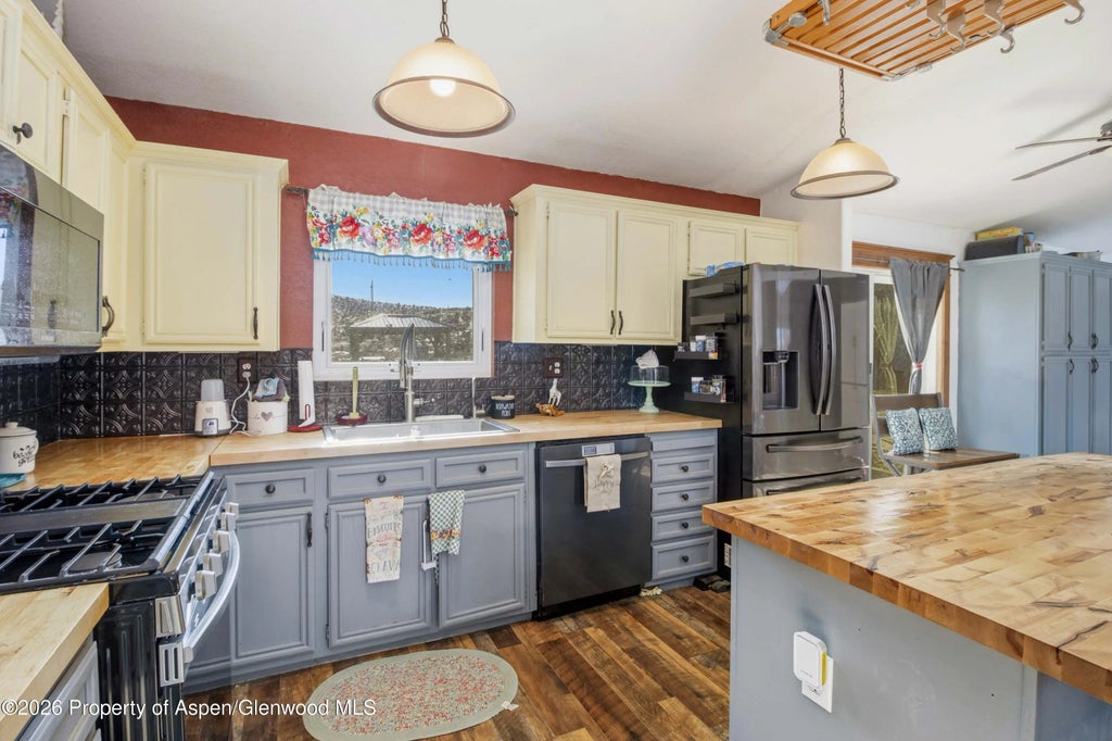 16 of 25 - 160 Mineota Drive, Silt, CO