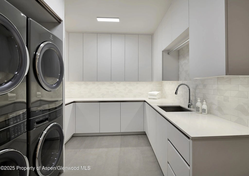 48 of 51 - 810 W Smuggler Street, Aspen, CO