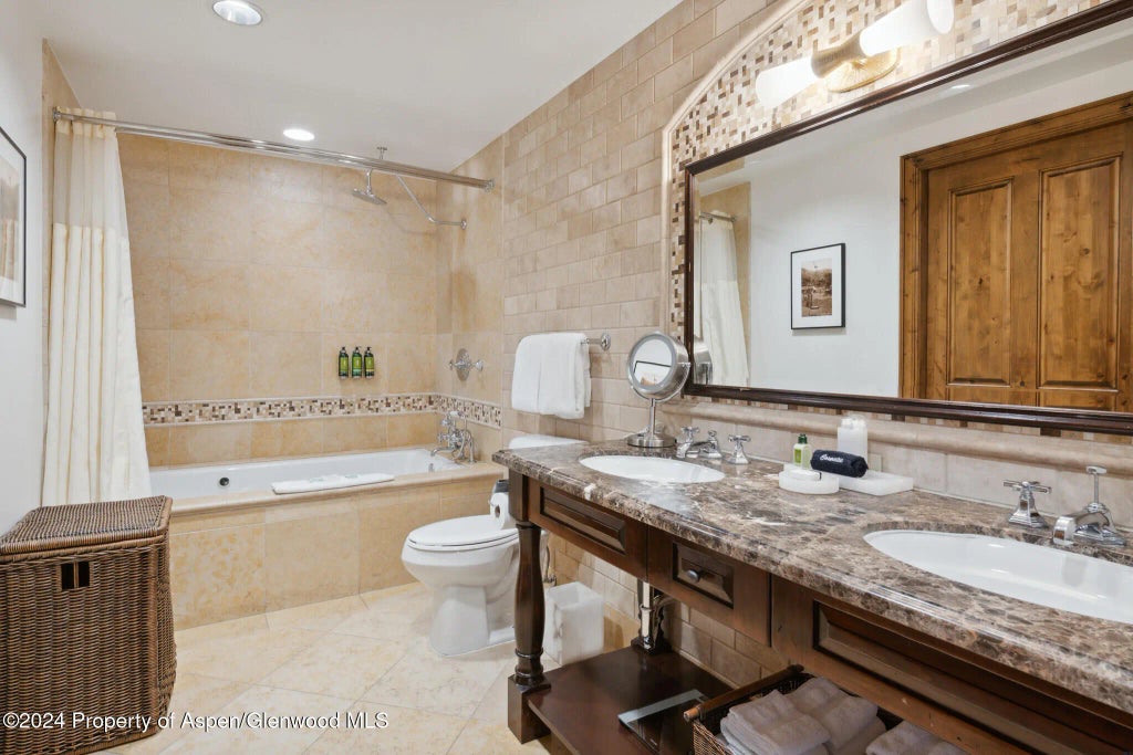 10 of 21 - 415 E Dean St, Unit 10, Wks 32 & 33, Aspen, CO