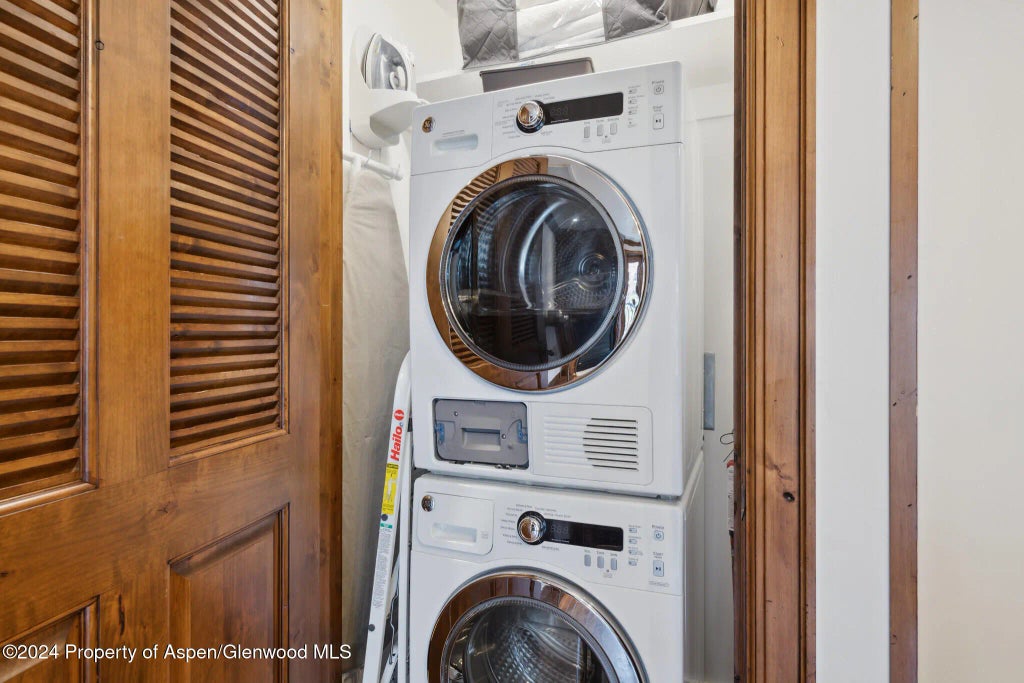 11 of 21 - 415 E Dean St, Unit 10, Wks 32 & 33, Aspen, CO