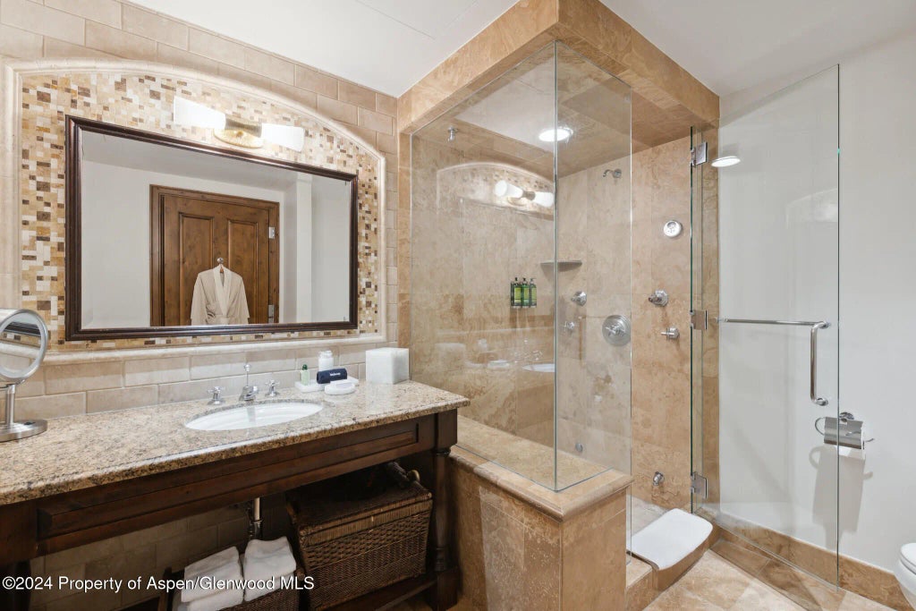 15 of 21 - 415 E Dean St, Unit 10, Wks 32 & 33, Aspen, CO