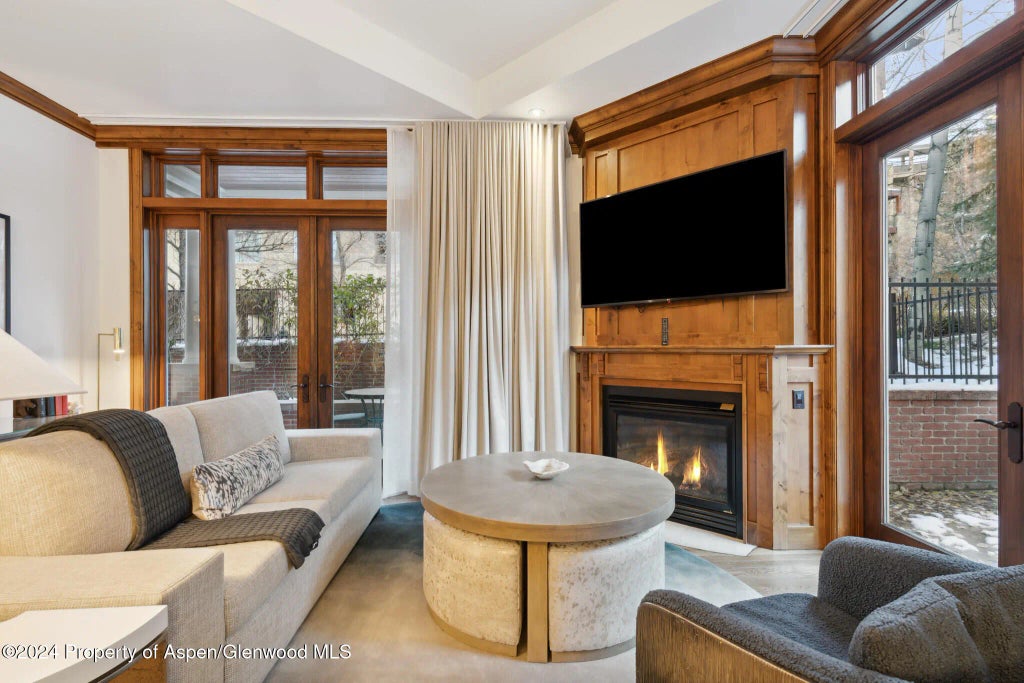 4 of 31 - 415 E Dean St, Unit 3 Week 8, Aspen, CO