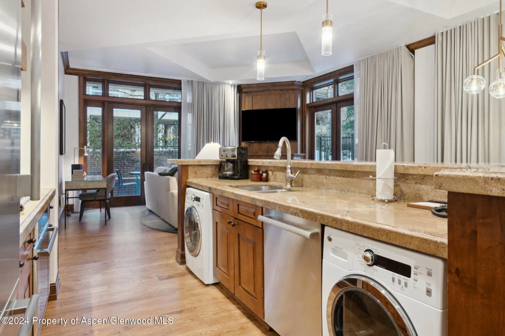 6 of 31 - 415 E Dean St, Unit 3 Week 8, Aspen, CO