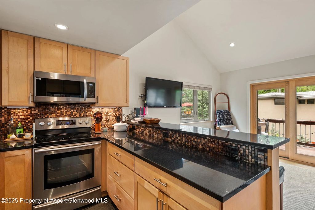 6 of 14 - 322 Park Avenue Unit 2, Aspen, CO
