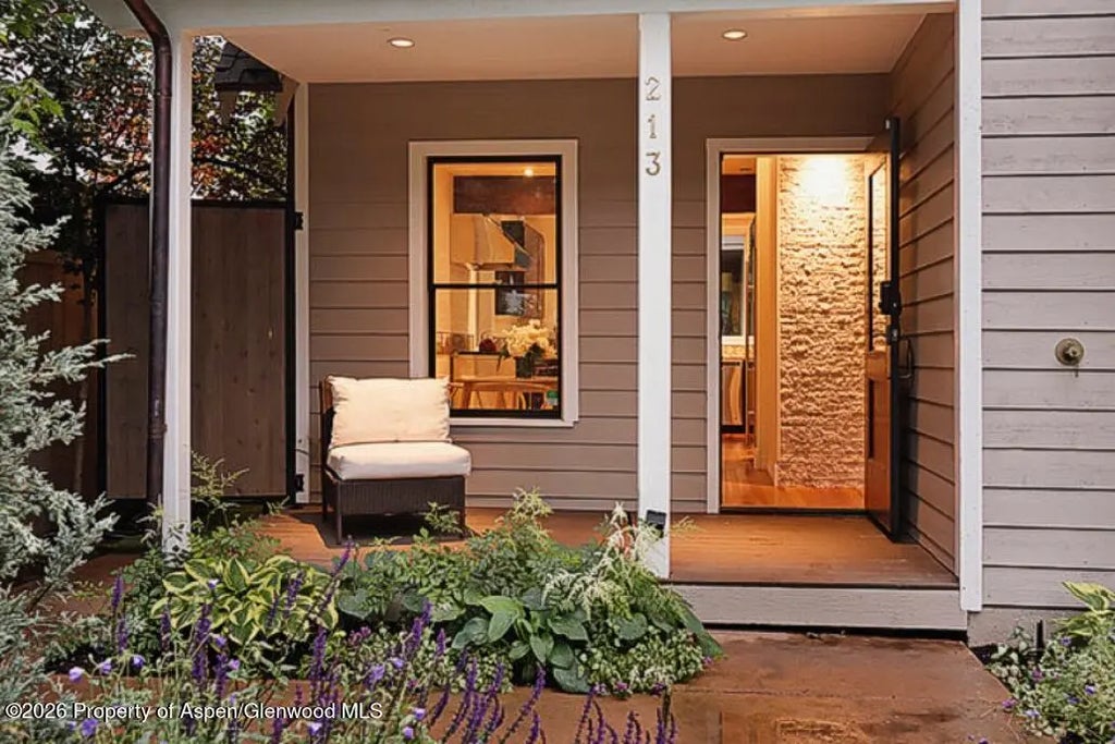213 W Bleeker Street, Aspen