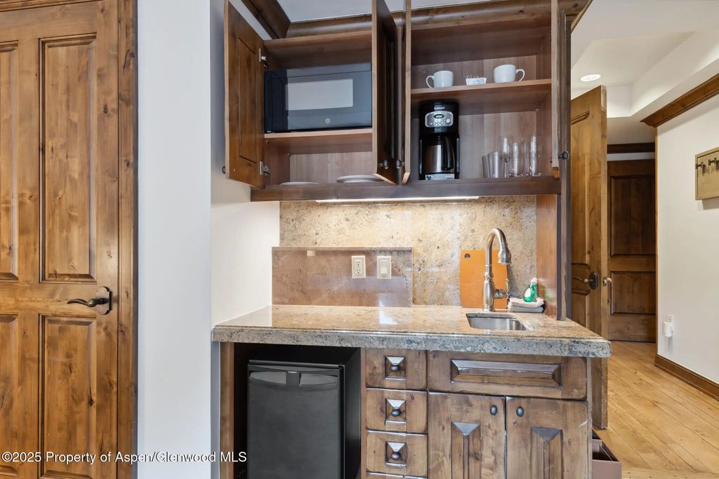 19 of 36 - 415 E Dean St., Unit 36, Weeks 5 & 6, Aspen, CO