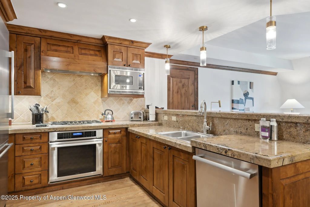 6 of 36 - 415 E Dean St., Unit 36, Weeks 5 & 6, Aspen, CO