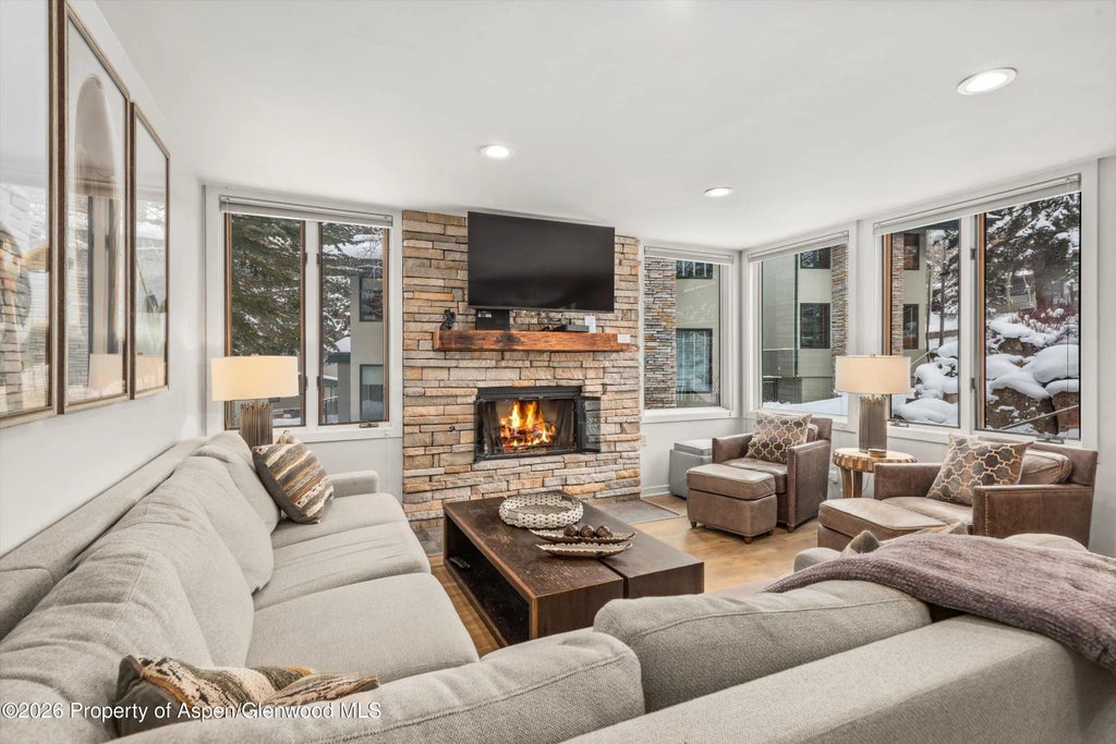 135 Carriage Way 16, Snowmass Village