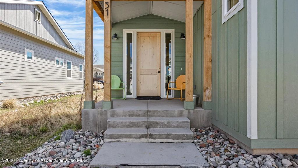 8 of 42 - 31 Mount Yale Court, New Castle, CO