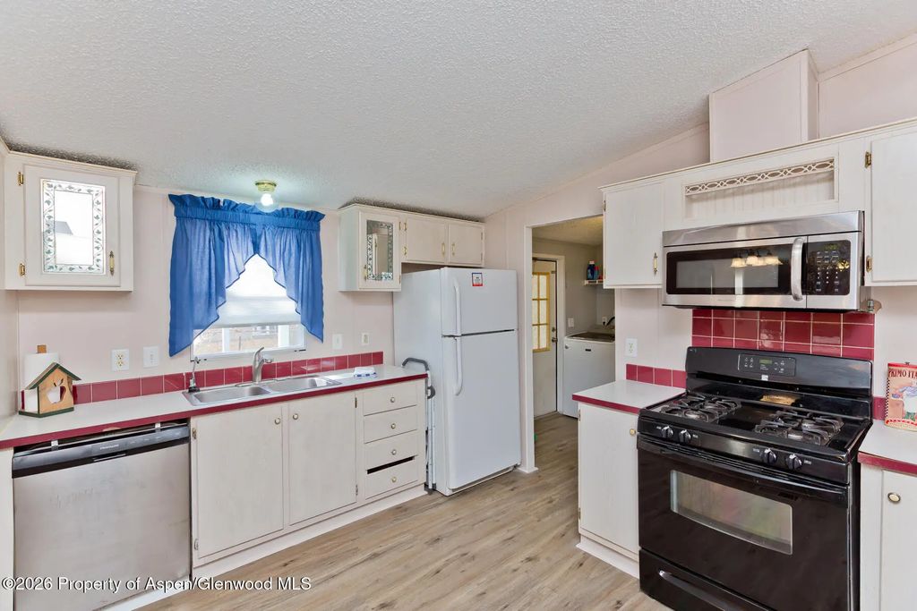 32 of 47 - 644 Lois Street, Clifton, CO