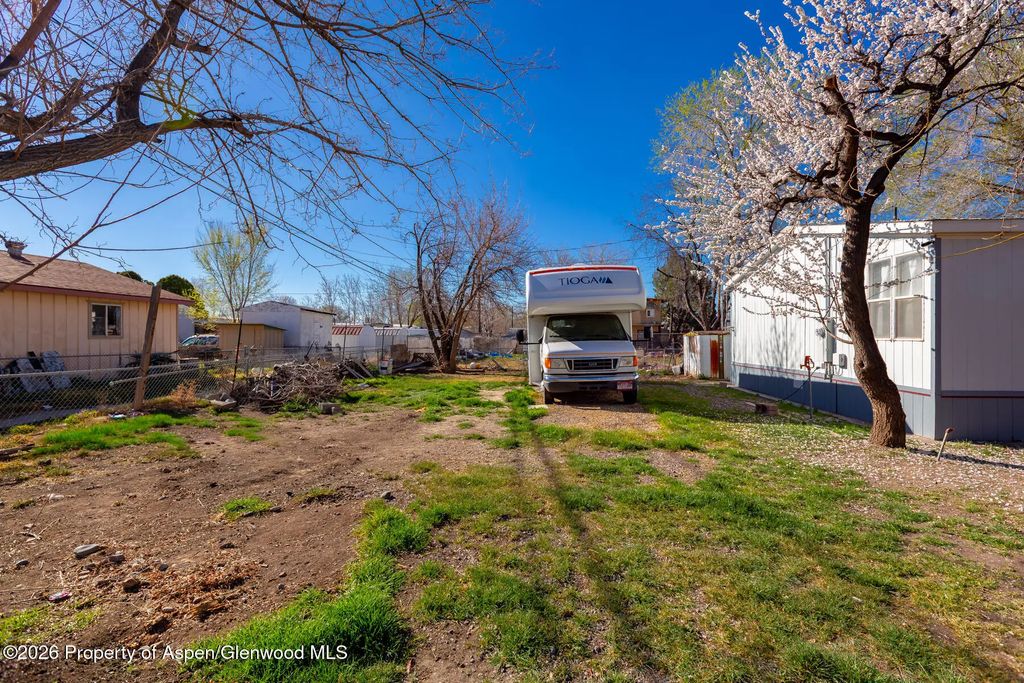 9 of 47 - 644 Lois Street, Clifton, CO