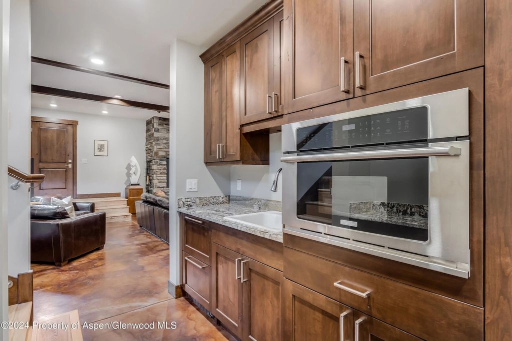 36 of 63 - 900 Dorais Way, Redstone, CO
