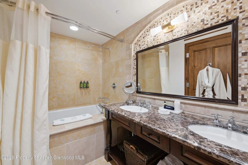 12 of 15 - 415 E Dean St, Unit 43, Week 11, Aspen, CO