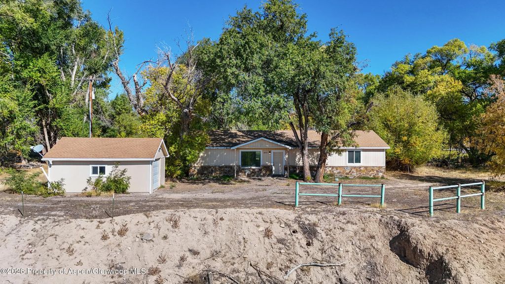 4 of 24 - 30412 Highway 6 & 24, Silt, CO