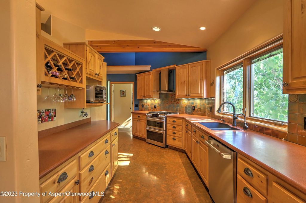 12 of 50 - 908 Red Mountain Drive, Glenwood Springs, CO